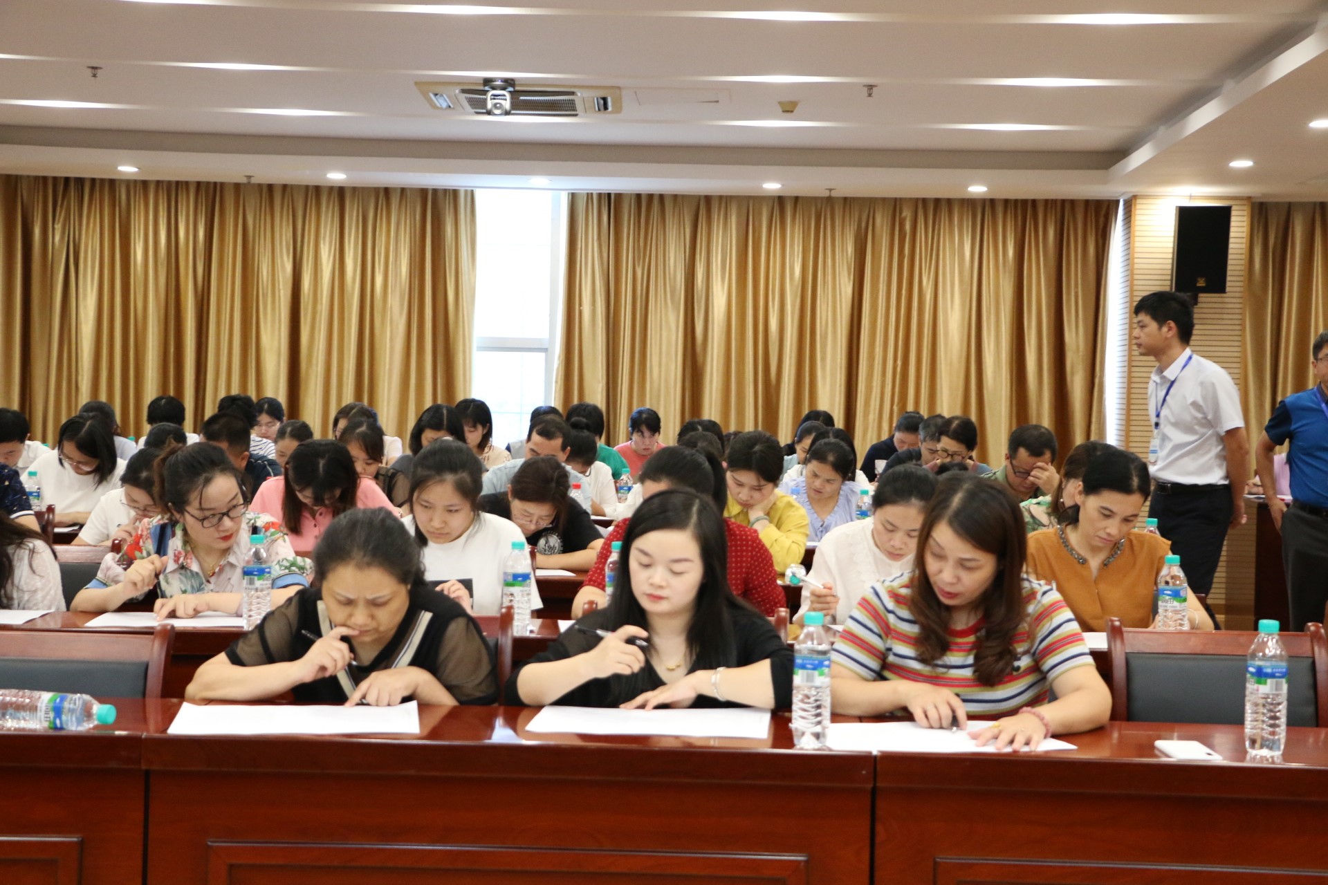 劳动2.jpg 劳动2.jpg